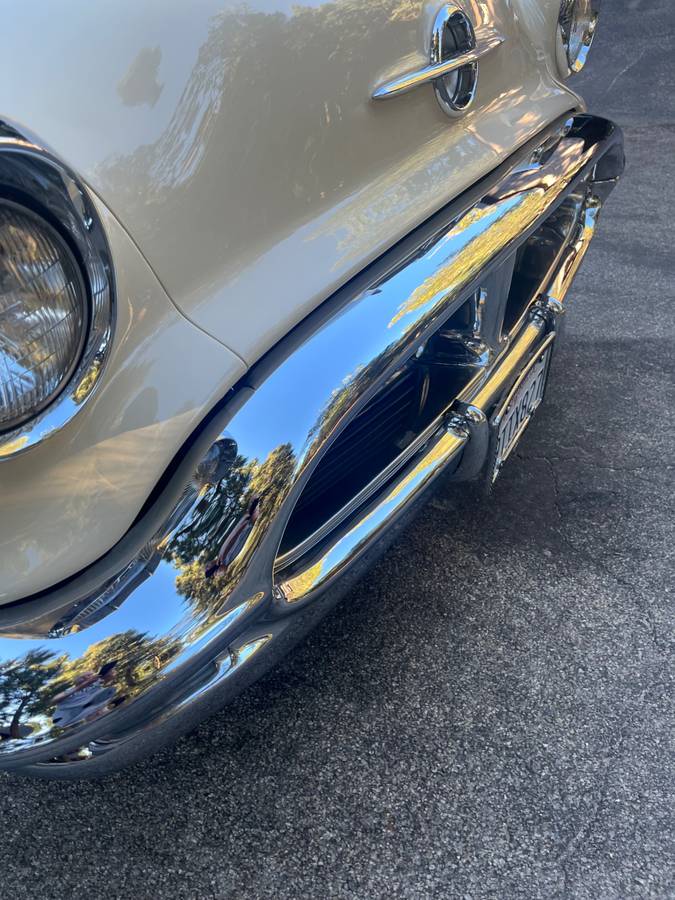 Oldsmobile-88-1956-white-21