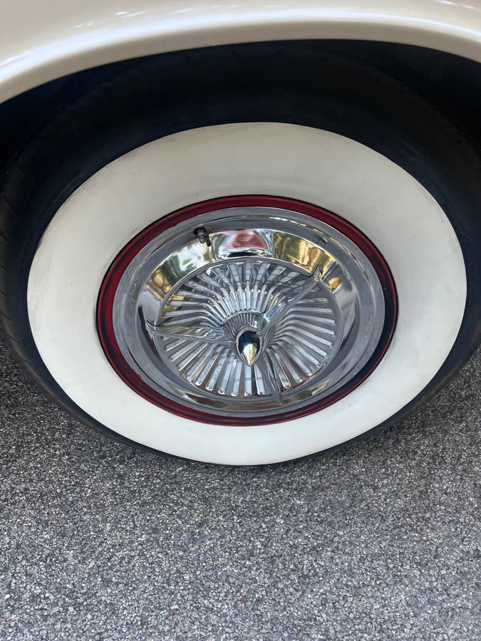 Oldsmobile-88-1956-white-22