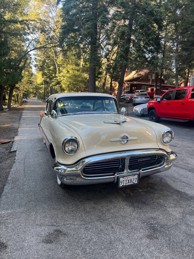Oldsmobile-88-1956-white-3