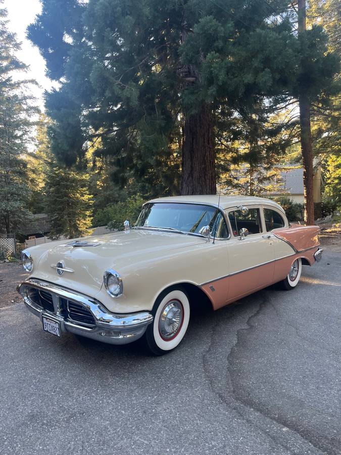 Oldsmobile-88-1956-white-4