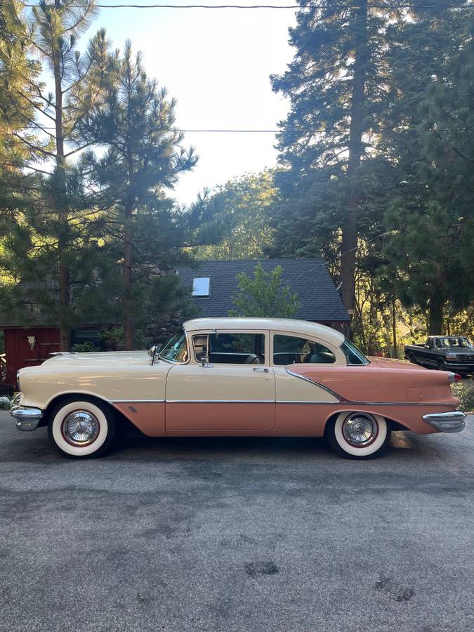 Oldsmobile-88-1956-white-5