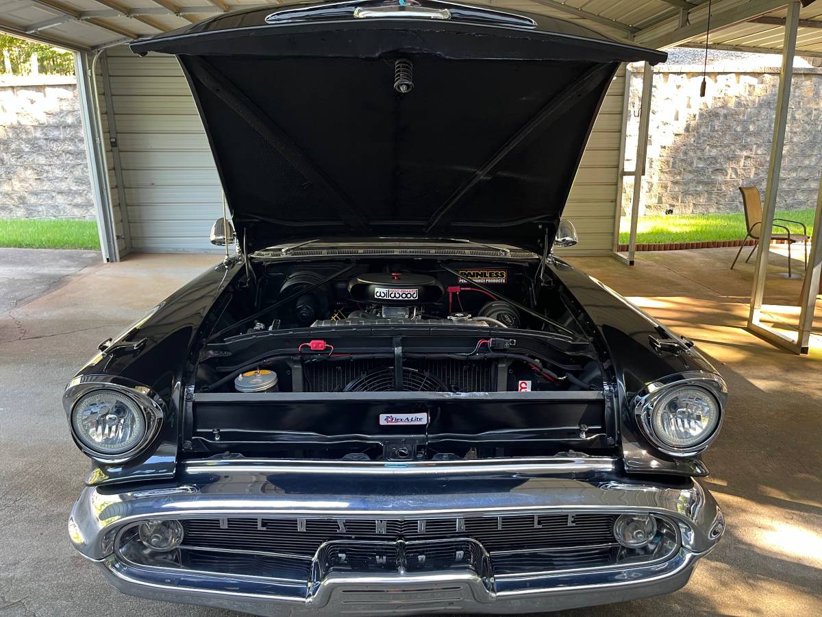 Oldsmobile-88-1957-10