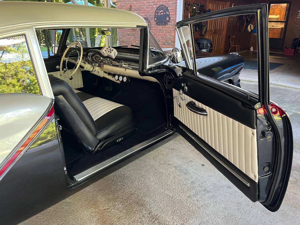 Oldsmobile-88-1957-11