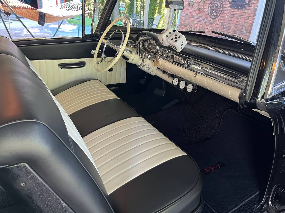 Oldsmobile-88-1957-12