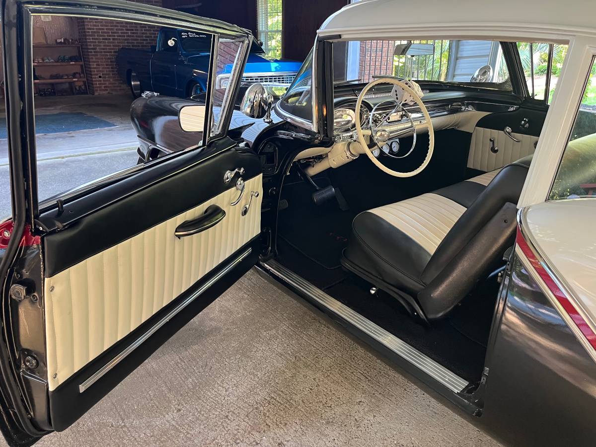 Oldsmobile-88-1957-14