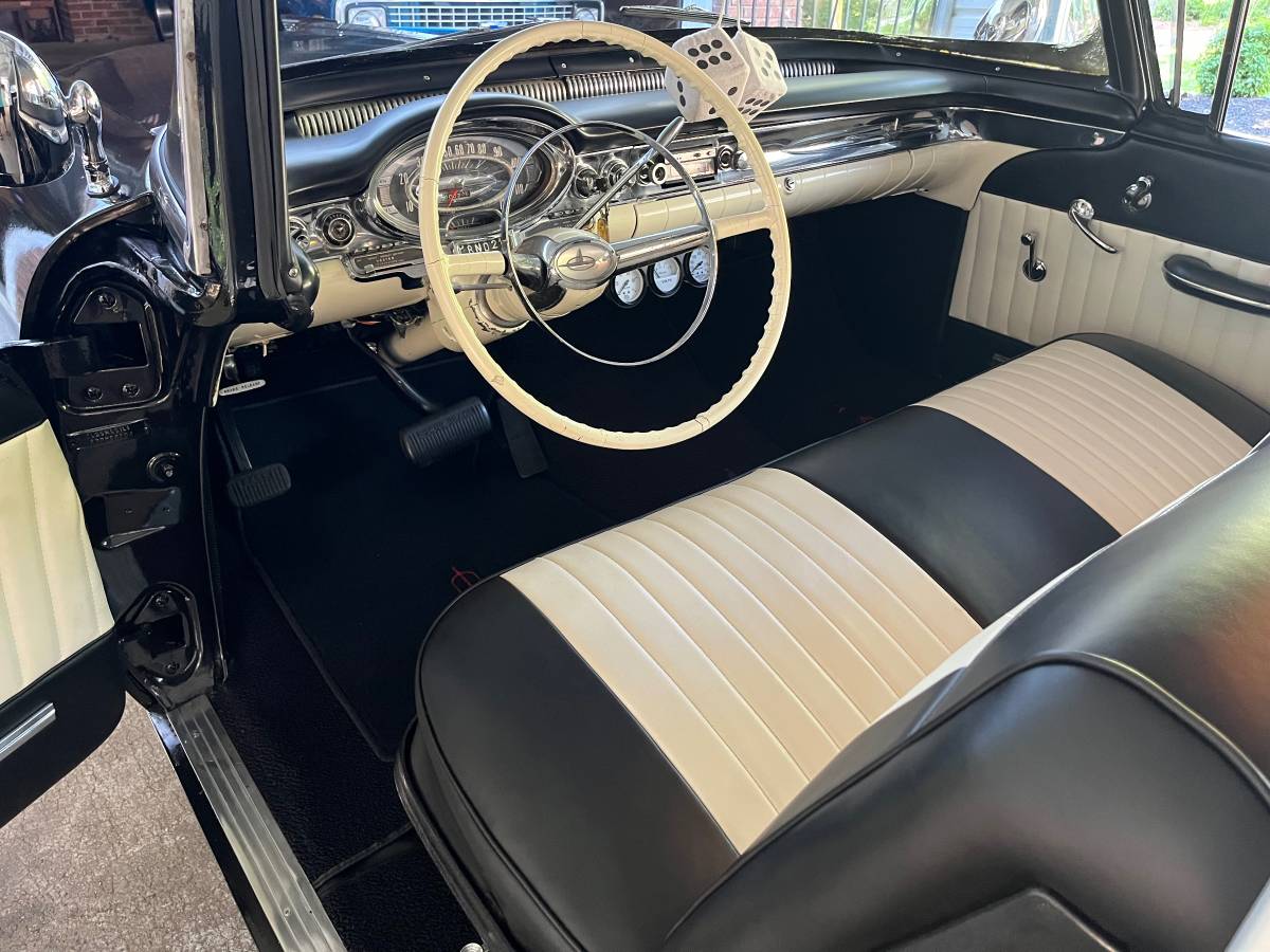 Oldsmobile-88-1957-15