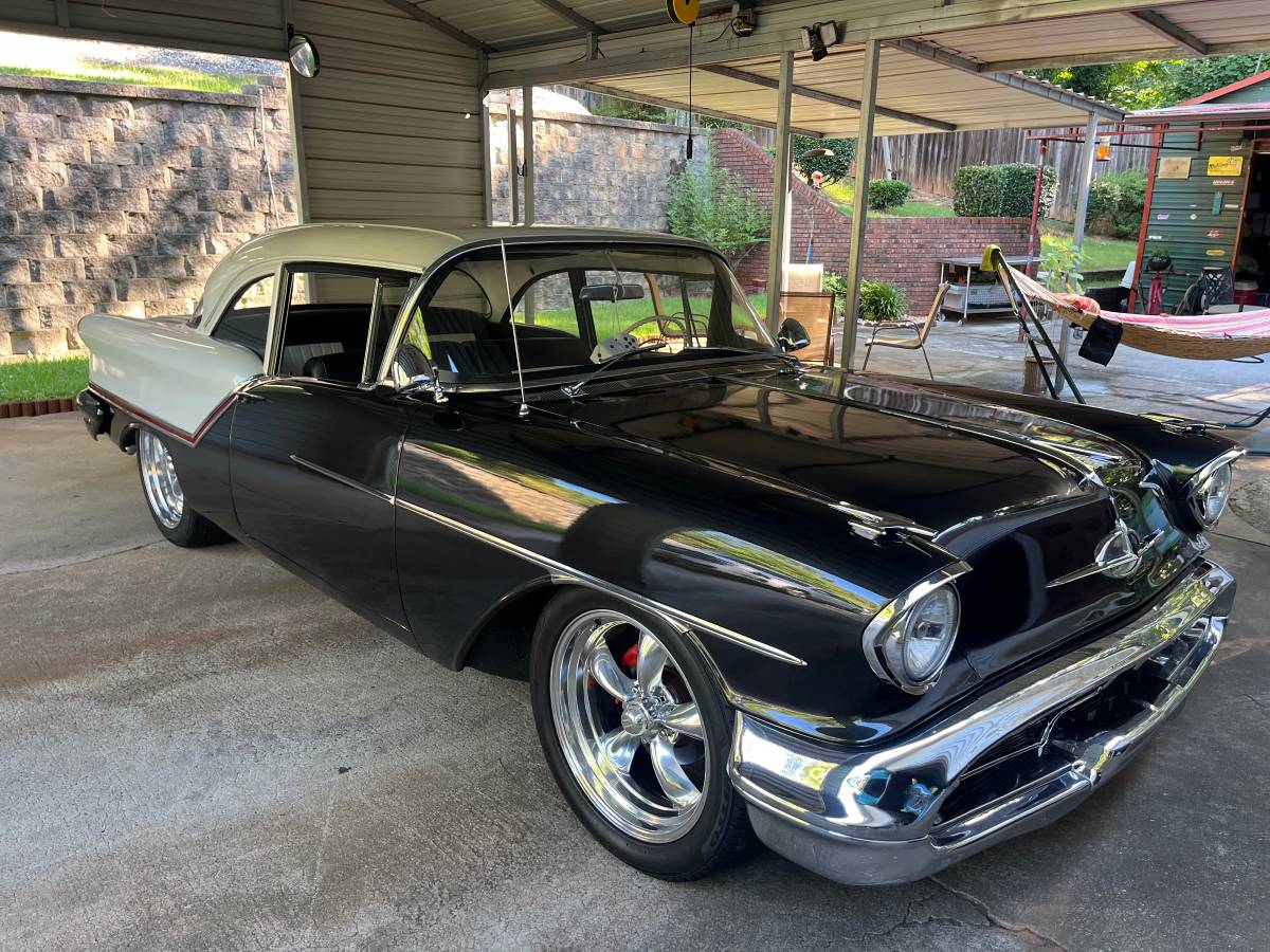 Oldsmobile-88-1957-7