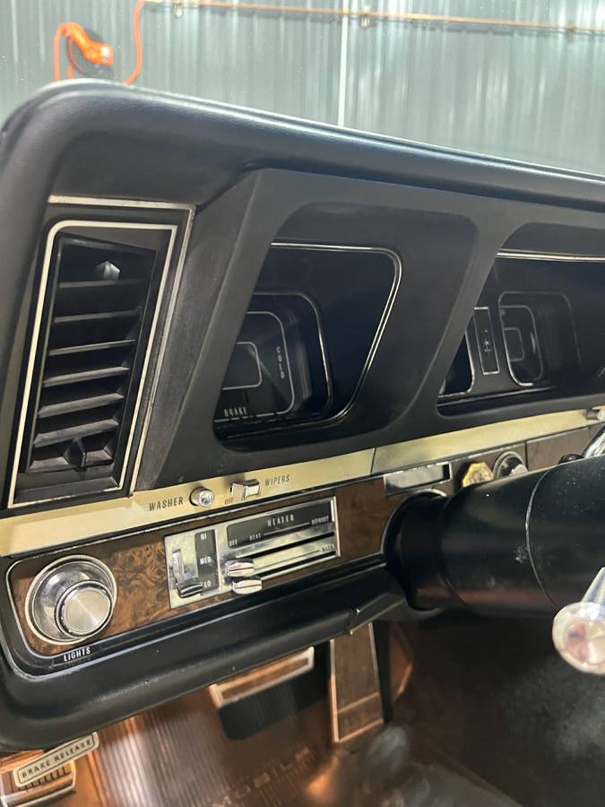 Oldsmobile-88-1969-yellow-11