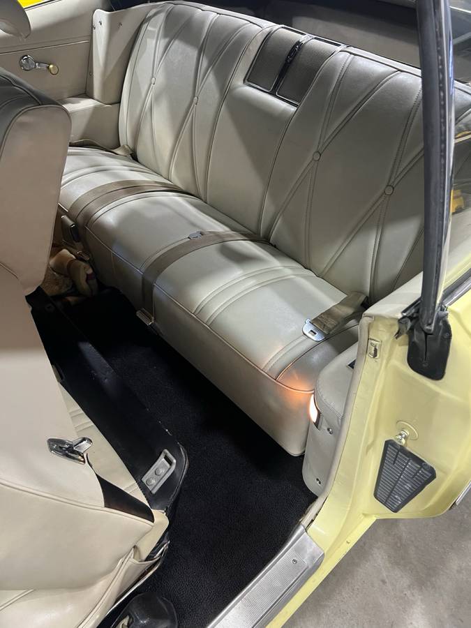 Oldsmobile-88-1969-yellow-15