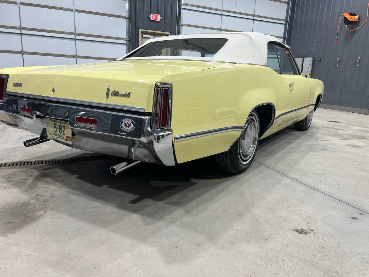 Oldsmobile-88-1969-yellow-2