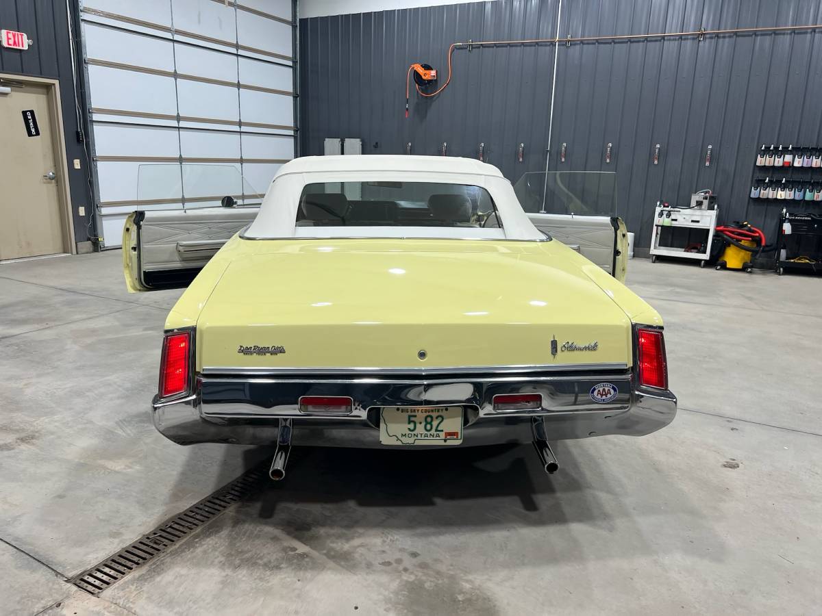 Oldsmobile-88-1969-yellow-20