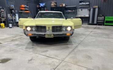 Oldsmobile-88-1969-yellow-21