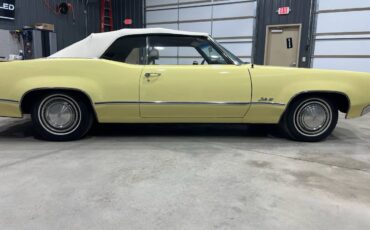 Oldsmobile-88-1969-yellow-22