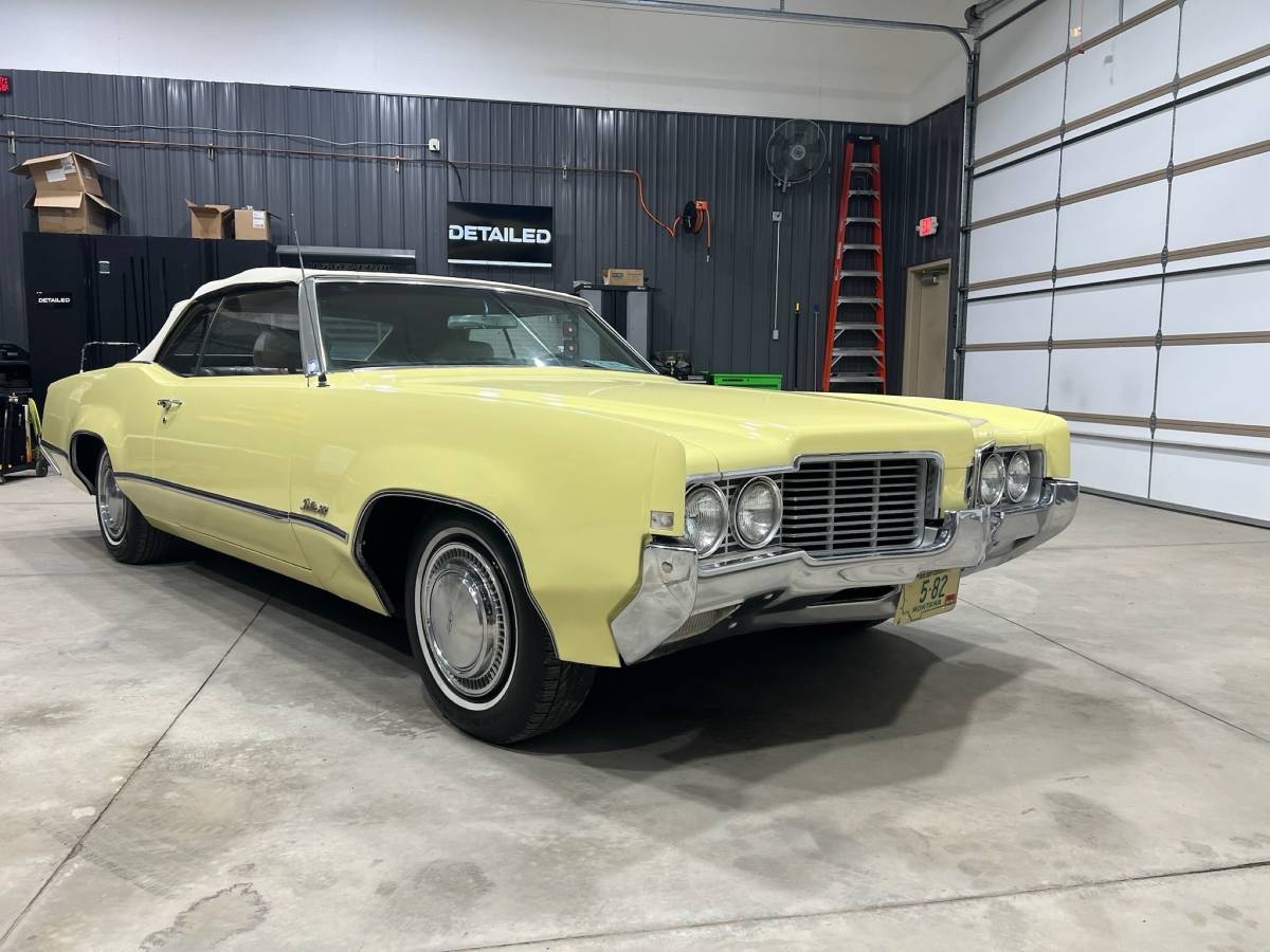 Oldsmobile-88-1969-yellow-3