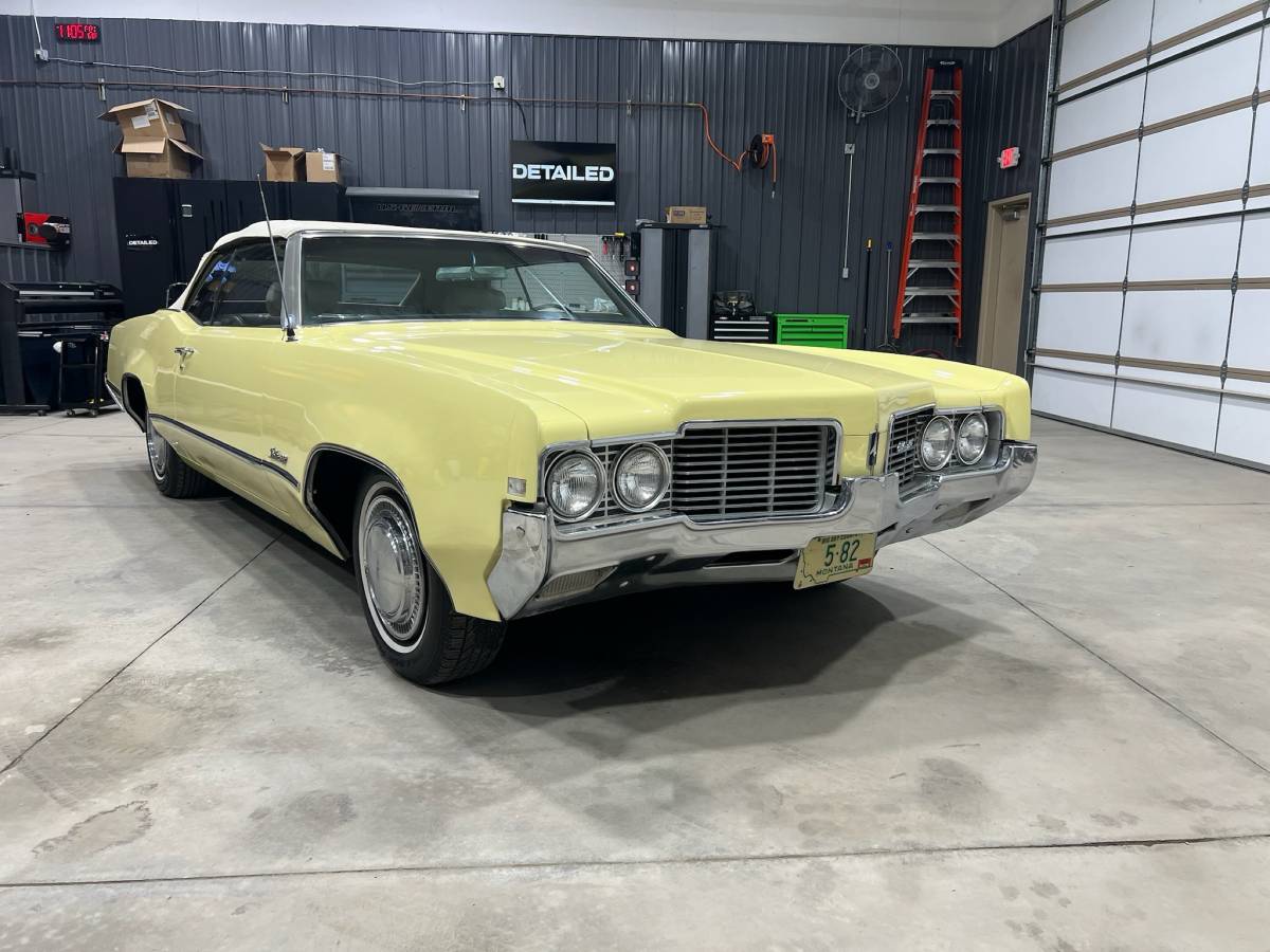 Oldsmobile-88-1969-yellow-4