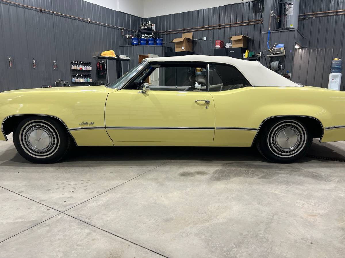 Oldsmobile-88-1969-yellow-6