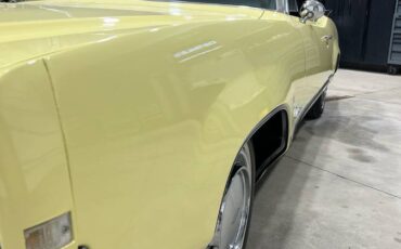 Oldsmobile-88-1969-yellow-9