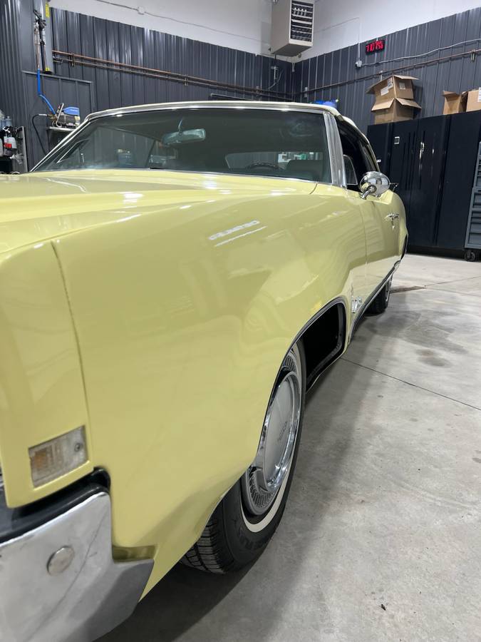 Oldsmobile-88-1969-yellow-9