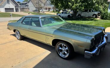 Oldsmobile-88-1975-green-2