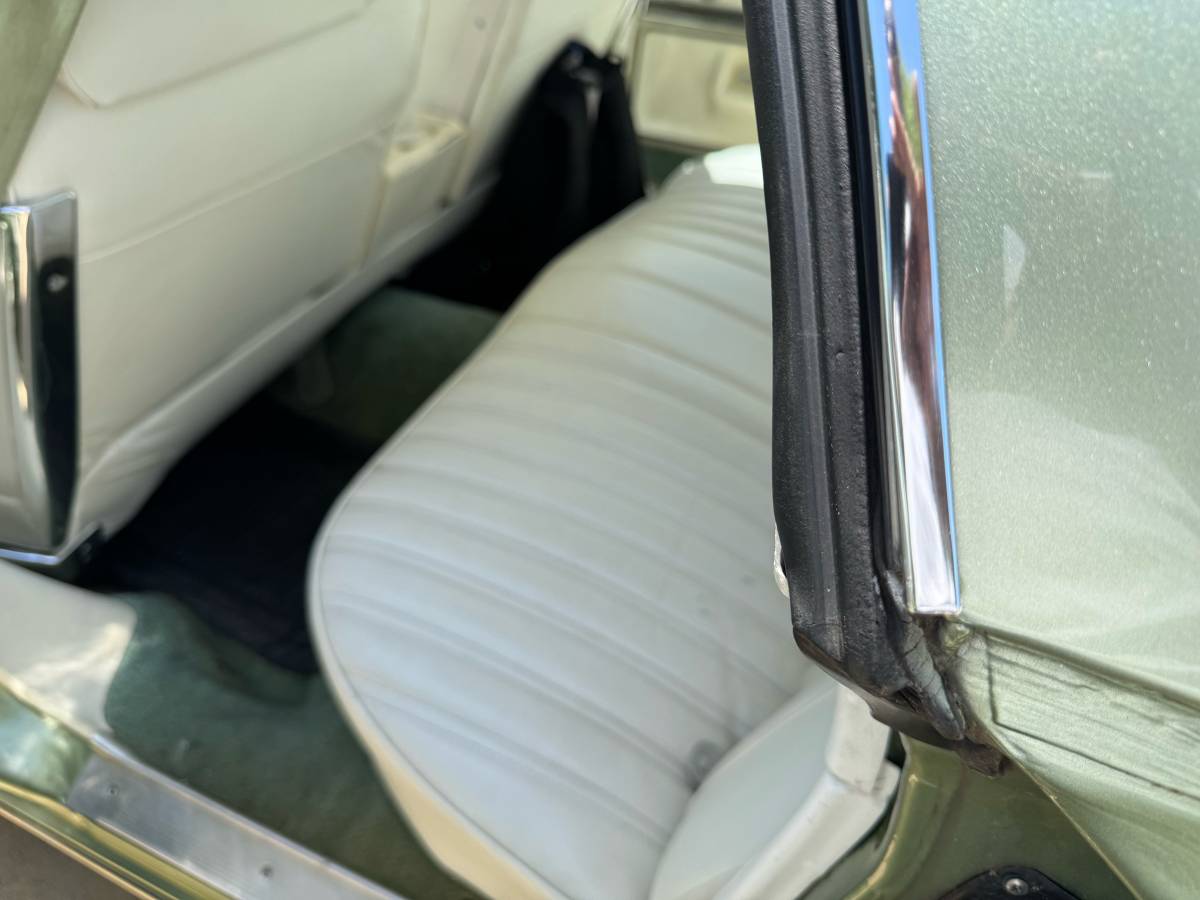 Oldsmobile-88-1975-green-3