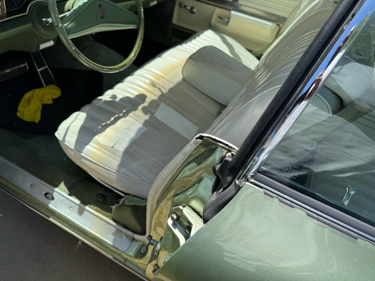 Oldsmobile-88-1975-green-4