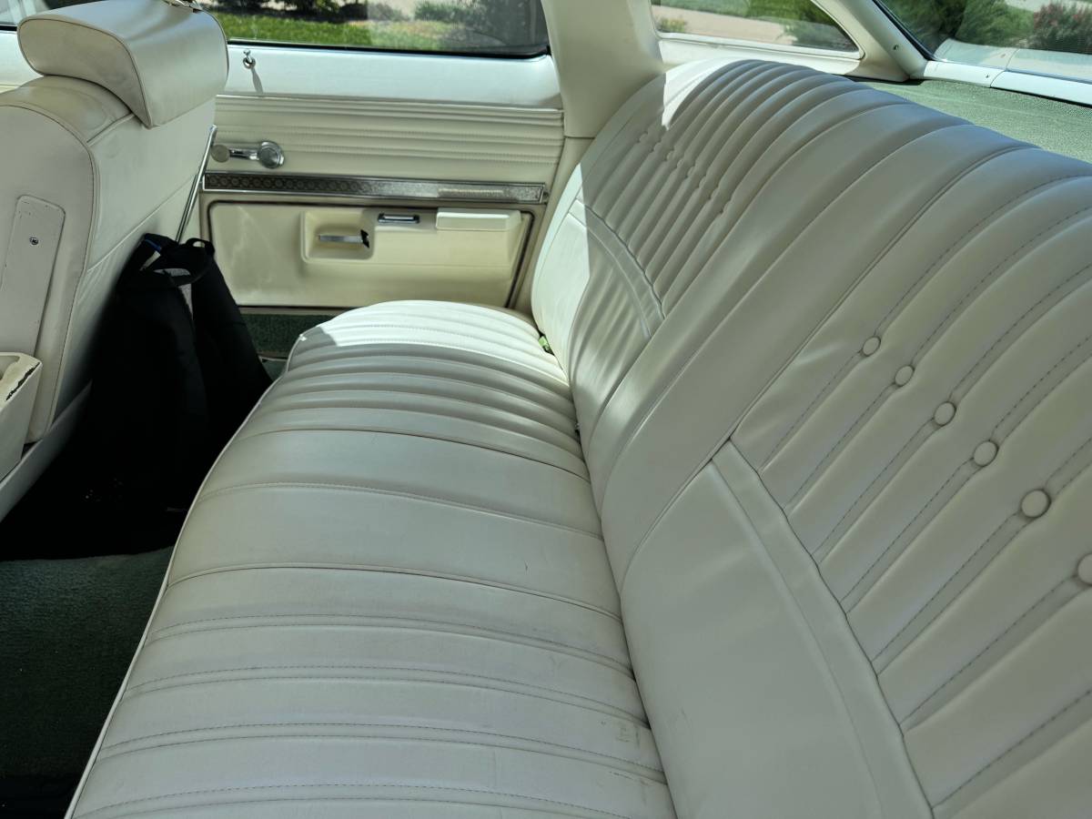Oldsmobile-88-1975-green-6