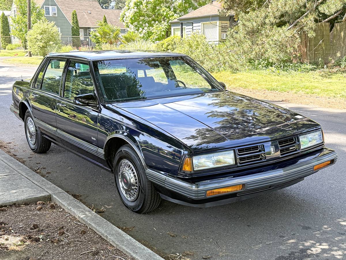 Oldsmobile-88-1990-blue-13