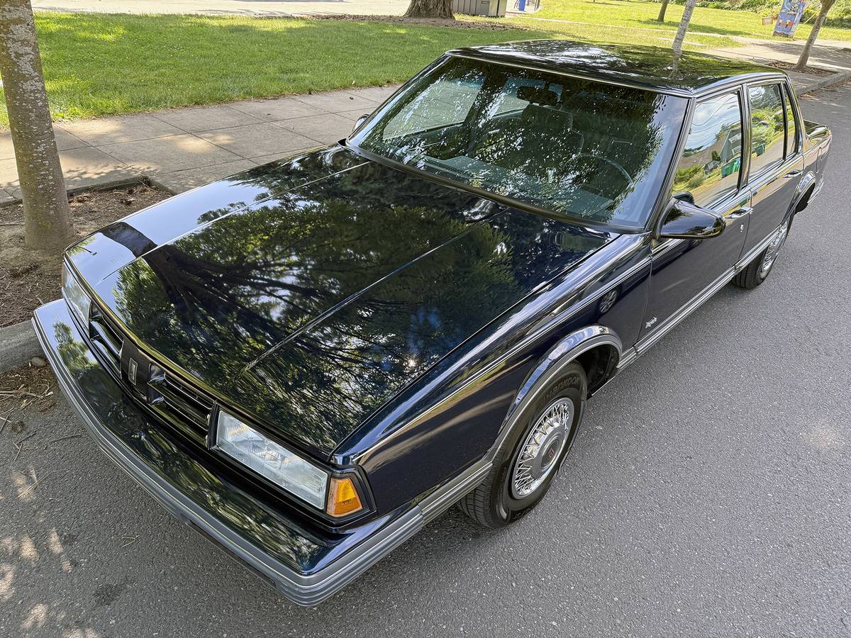 Oldsmobile-88-1990-blue-14