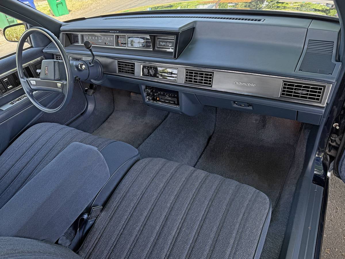 Oldsmobile-88-1990-blue-7