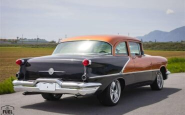 Oldsmobile-88-2-door-hardtop-1956-Orange-Gray-4