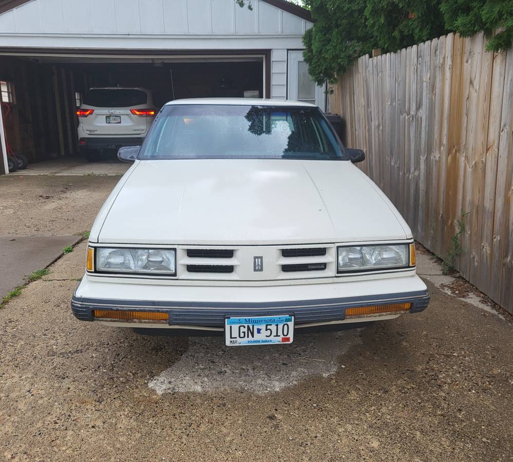 Oldsmobile-88-royale-1990-white-1