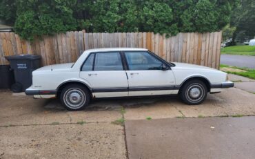 Oldsmobile-88-royale-1990-white-2