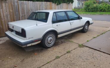 Oldsmobile-88-royale-1990-white-3