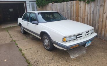 Oldsmobile-88-royale-1990-white