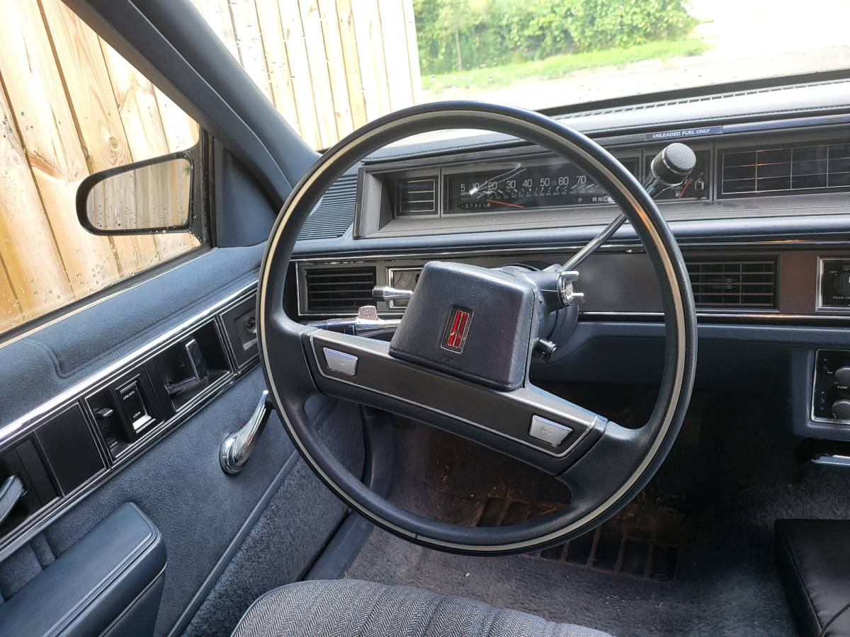 Oldsmobile-88-royale-1990-white-4