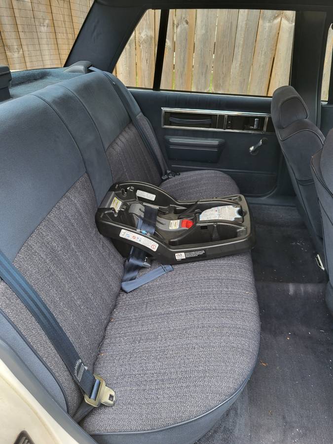 Oldsmobile-88-royale-1990-white-7