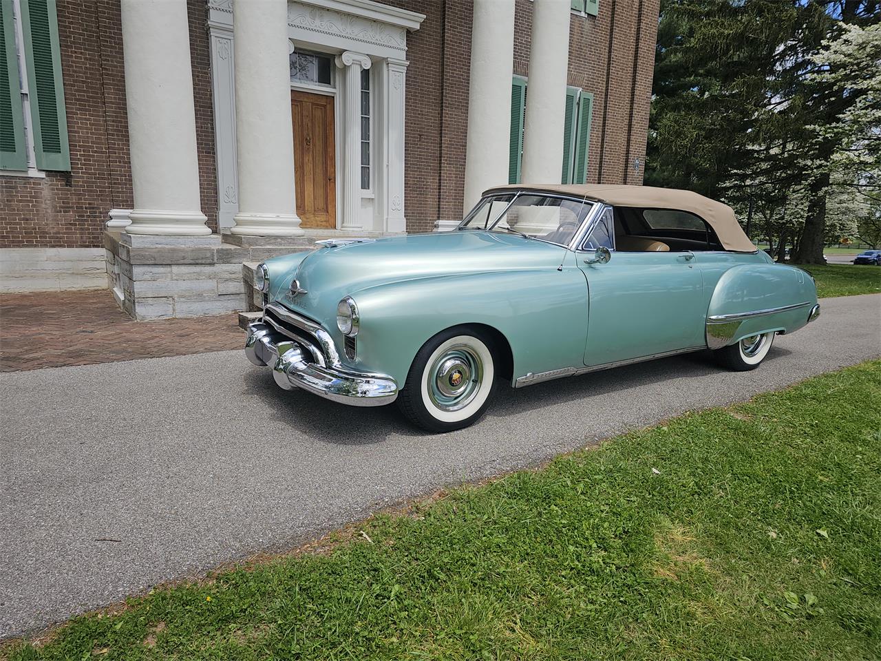 Oldsmobile-98-1949-Almond-Green-Tan-17
