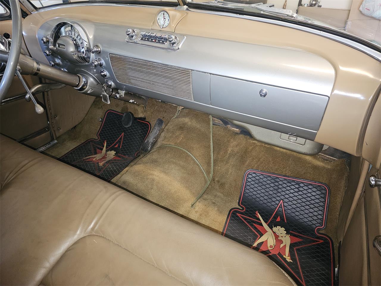 Oldsmobile-98-1949-Almond-Green-Tan-20