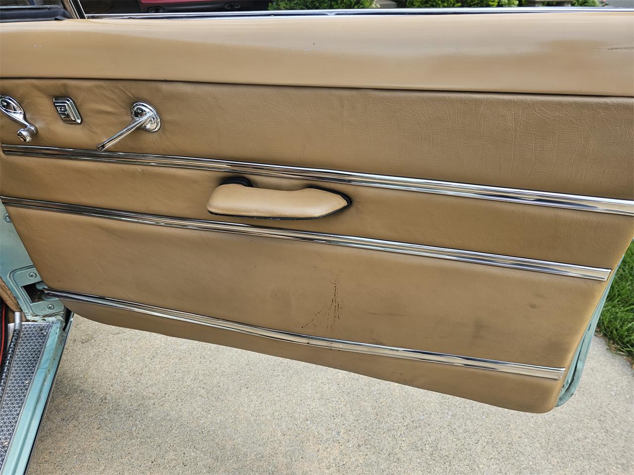 Oldsmobile-98-1949-Almond-Green-Tan-27