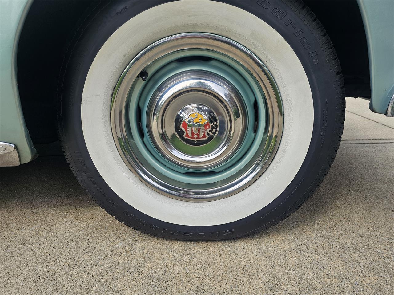 Oldsmobile-98-1949-Almond-Green-Tan-28