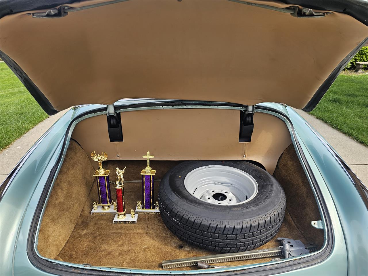 Oldsmobile-98-1949-Almond-Green-Tan-30