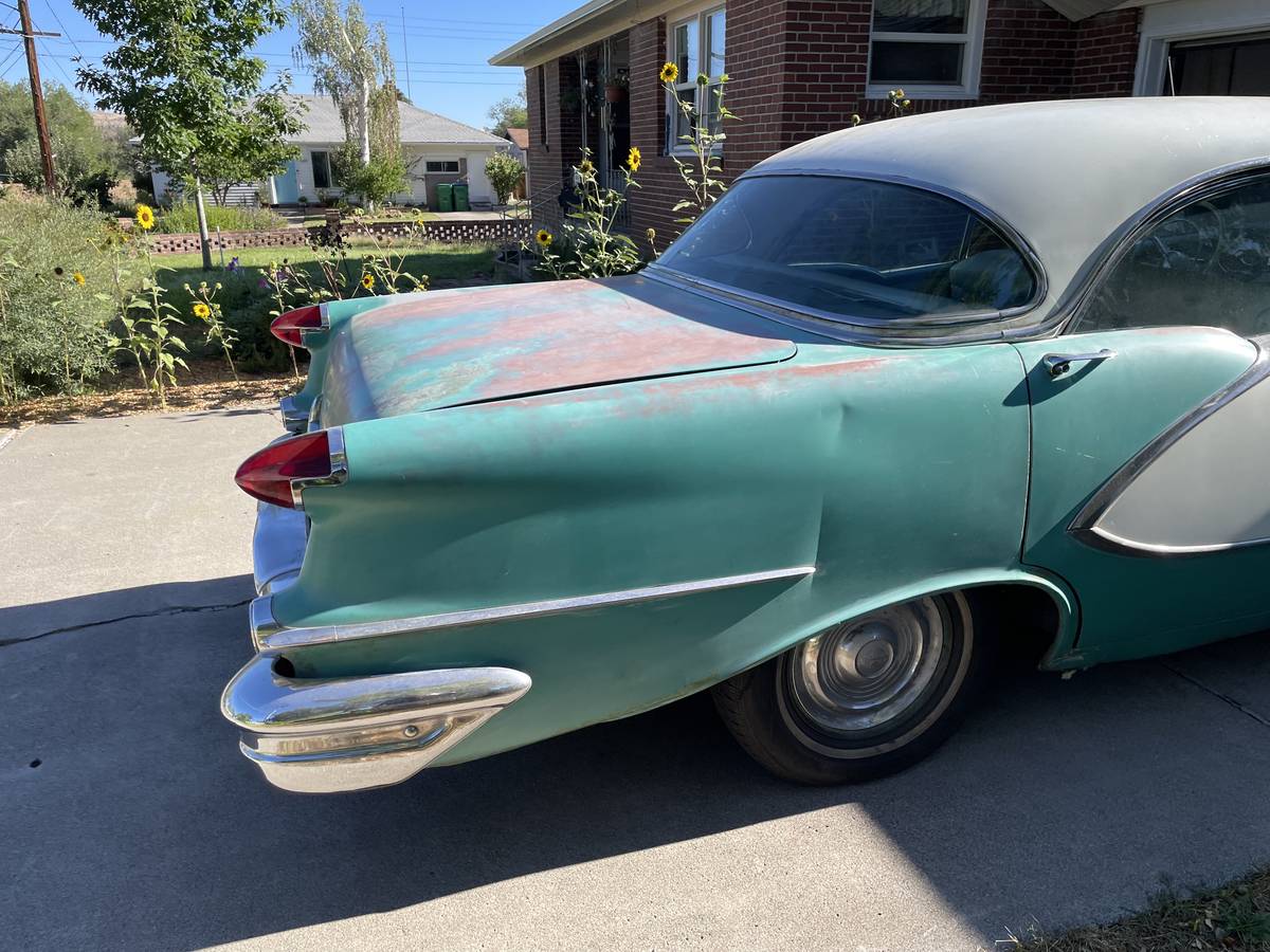 Oldsmobile-98-1956-green-14