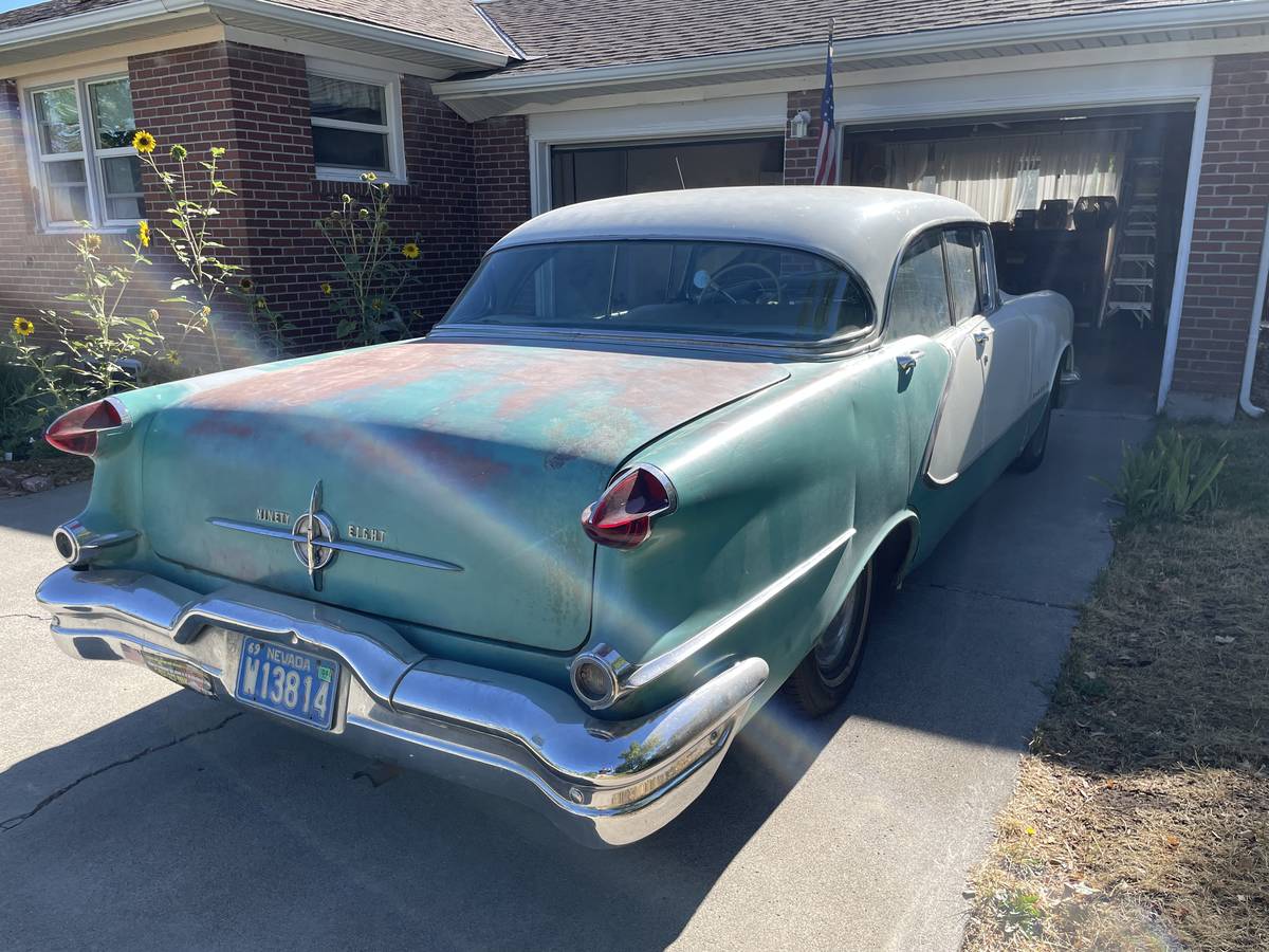 Oldsmobile-98-1956-green-16