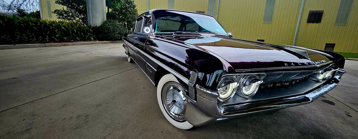 Oldsmobile-98-1961-black-1