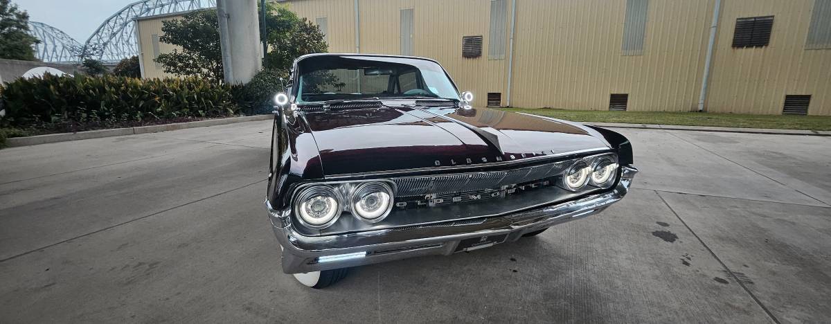 Oldsmobile-98-1961-black-2