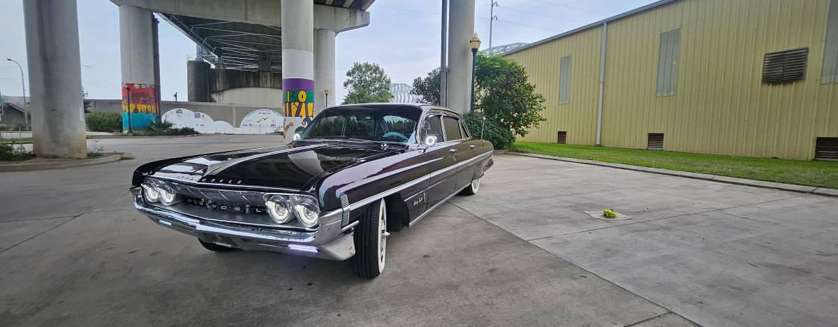 Oldsmobile-98-1961-black-3