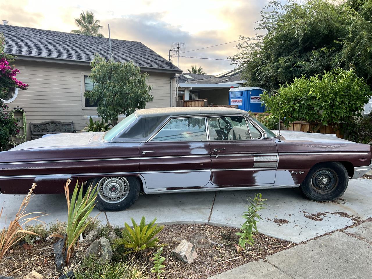 Oldsmobile-98-1962-BurgundyGrey-Burgundy-5