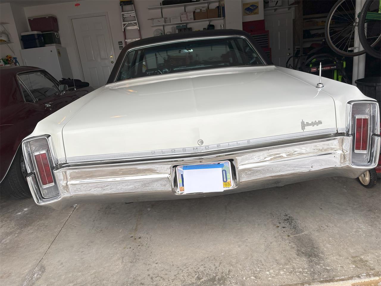 Oldsmobile-98-1966-White-Black-11