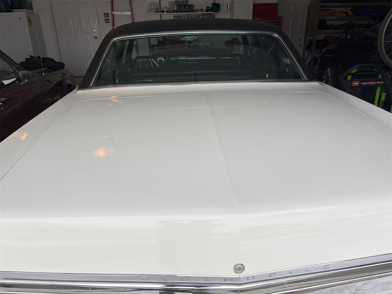 Oldsmobile-98-1966-White-Black-12
