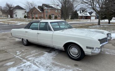 Oldsmobile-98-1966-White-Black-14